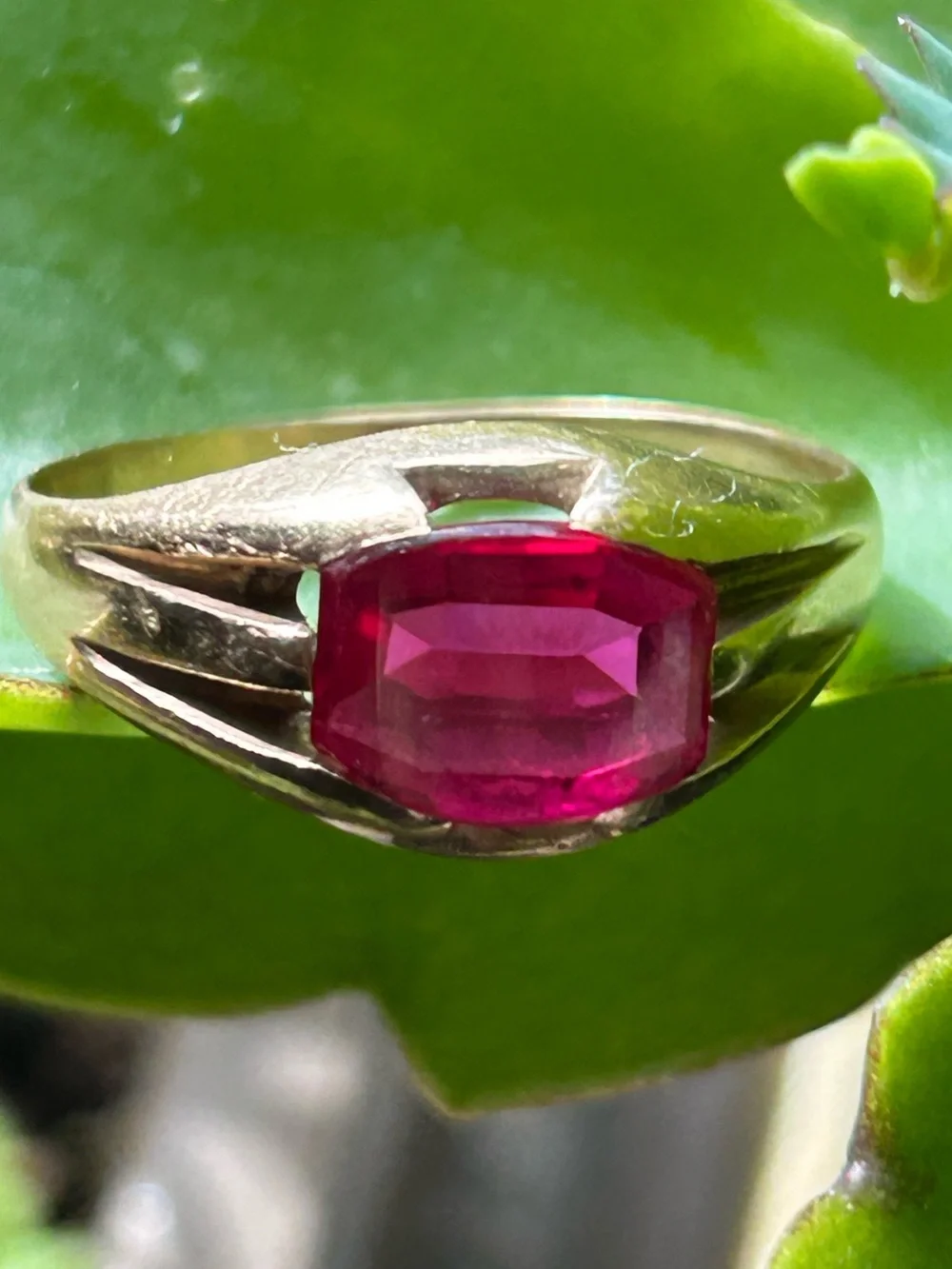 Vintage 10K yellow gold simulated lab created pink sapphire or ruby ring size 10